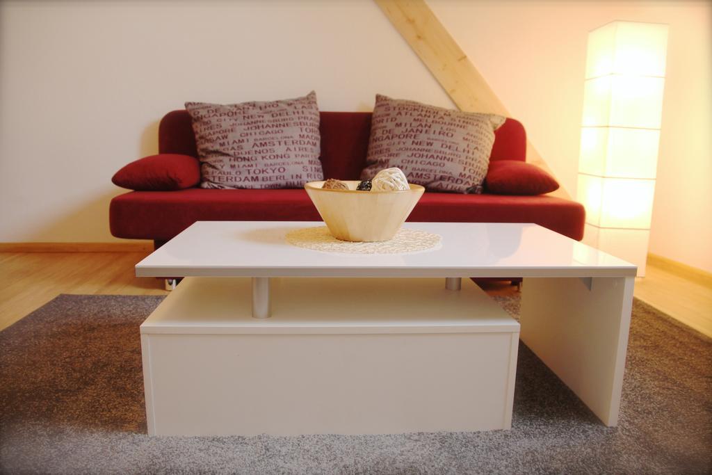 Ferienwohnung Kirchturmblick Euren Трир Екстериор снимка
